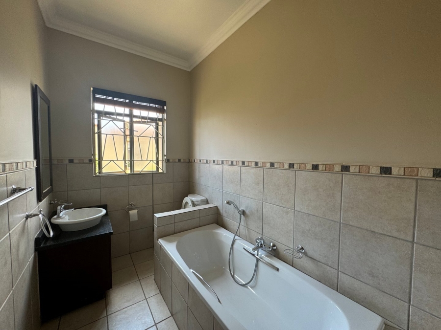 To Let 3 Bedroom Property for Rent in Xanadu North West